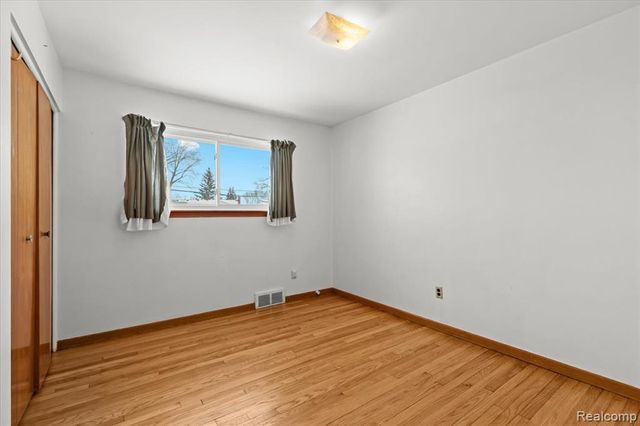 32864 Mackenzie Drive, Westland, MI 48185