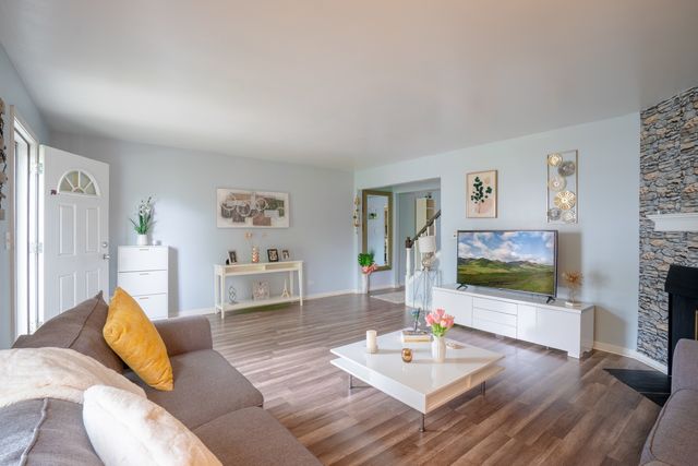 1912 Finchley Court, Schaumburg, IL 60194