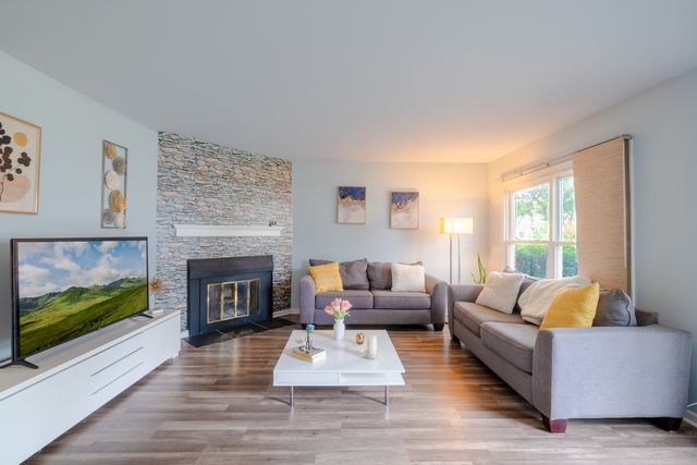 1912 Finchley Court, Schaumburg, IL 60194