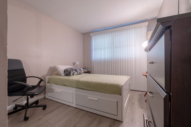 1912 Finchley Court, Schaumburg, IL 60194