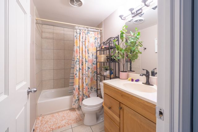 1912 Finchley Court, Schaumburg, IL 60194