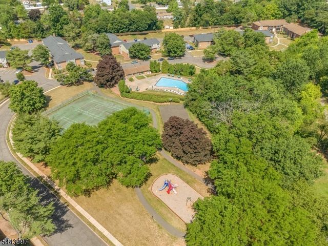 28 Deanna Dr 58, Hillsborough Twp., NJ 08844