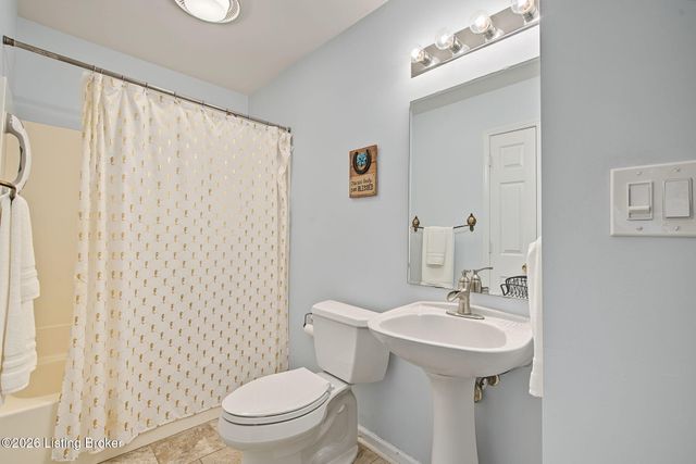2403 Eastbridge Ct, Louisville, KY 40223