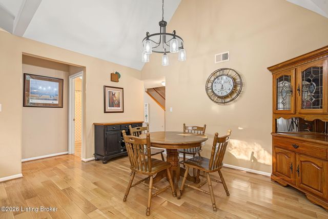 2403 Eastbridge Ct, Louisville, KY 40223
