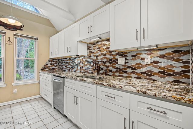 2403 Eastbridge Ct, Louisville, KY 40223