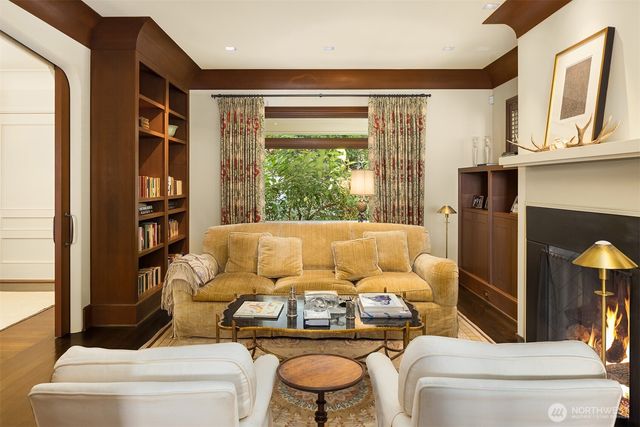 1065 Summit Avenue E, Seattle, WA 98102