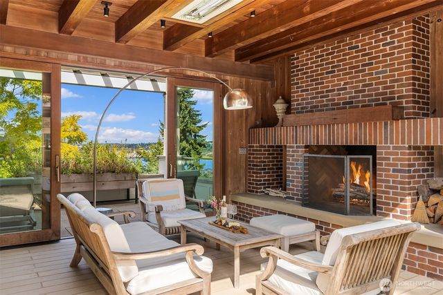 1065 Summit Avenue E, Seattle, WA 98102