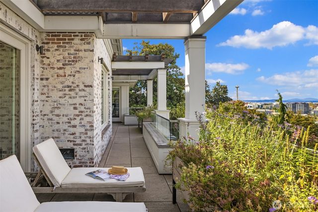1065 Summit Avenue E, Seattle, WA 98102