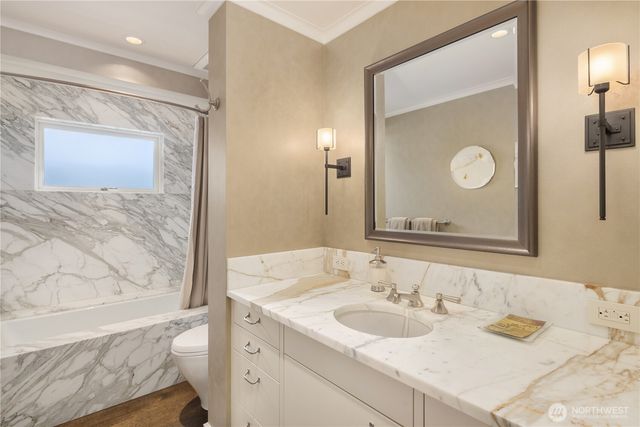 1065 Summit Avenue E, Seattle, WA 98102