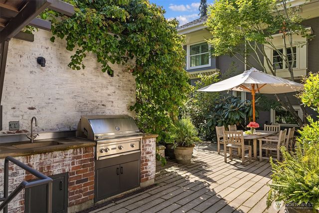 1065 Summit Avenue E, Seattle, WA 98102