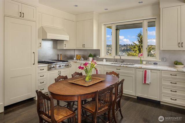 1065 Summit Avenue E, Seattle, WA 98102