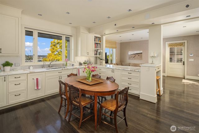 1065 Summit Avenue E, Seattle, WA 98102