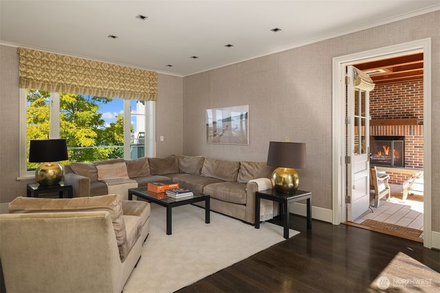 1065 Summit Avenue E, Seattle, WA 98102