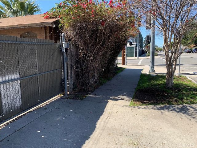 398 N 10th, Colton, CA 92324