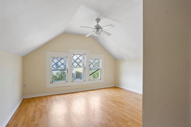 2118 Avenue K, Galveston, TX 77550