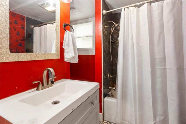 2118 Avenue K, Galveston, TX 77550