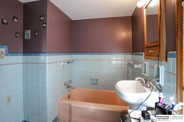 1704 Bellevue Boulevard N, Bellevue, NE 68005