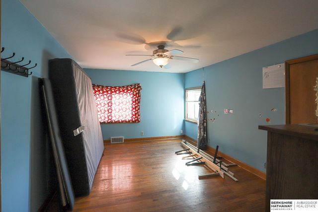 1704 Bellevue Boulevard N, Bellevue, NE 68005