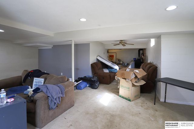 1704 Bellevue Boulevard N, Bellevue, NE 68005