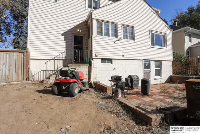 1704 Bellevue Boulevard N, Bellevue, NE 68005