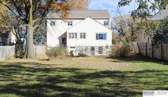 1704 Bellevue Boulevard N, Bellevue, NE 68005