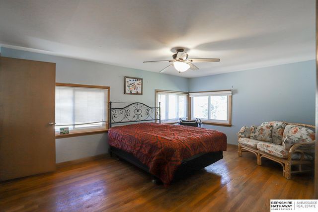 1704 Bellevue Boulevard N, Bellevue, NE 68005