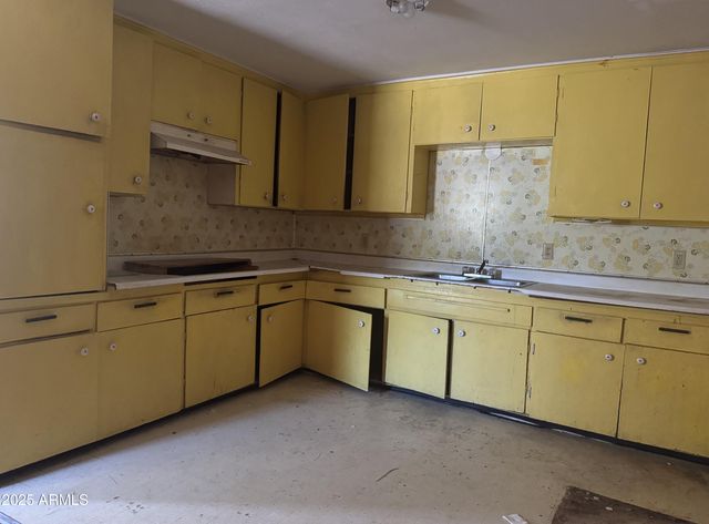 81 N 4TH Drive, Show Low, AZ 85901