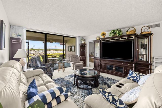 3100 SE Pruitt Rd Apt H105, Port St Lucie, FL 34952