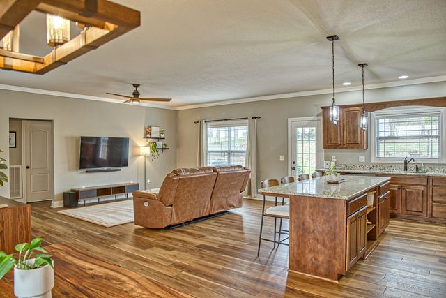 4912 Greenbrook Dr, Cookeville, TN 38506