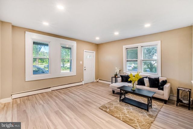 518 COLUMBUS RD, Burlington, NJ 08016