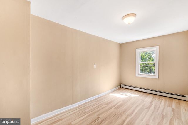 518 COLUMBUS RD, Burlington, NJ 08016