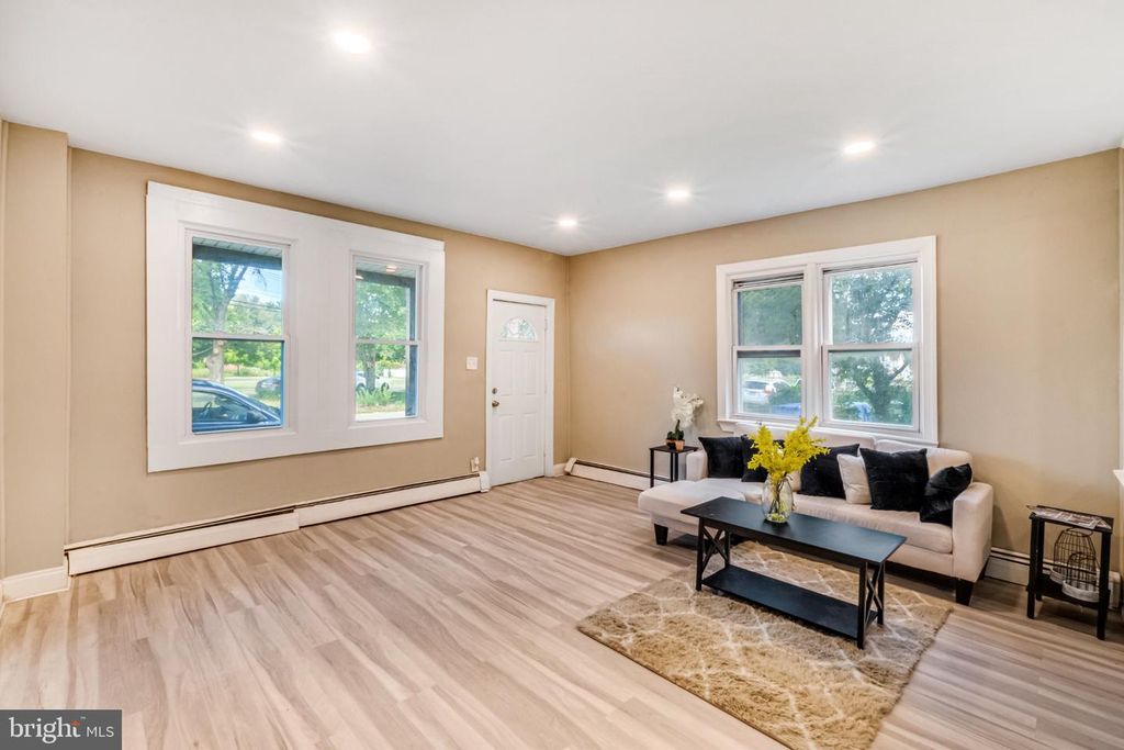 518 COLUMBUS RD, Burlington, NJ 08016 — photo 3