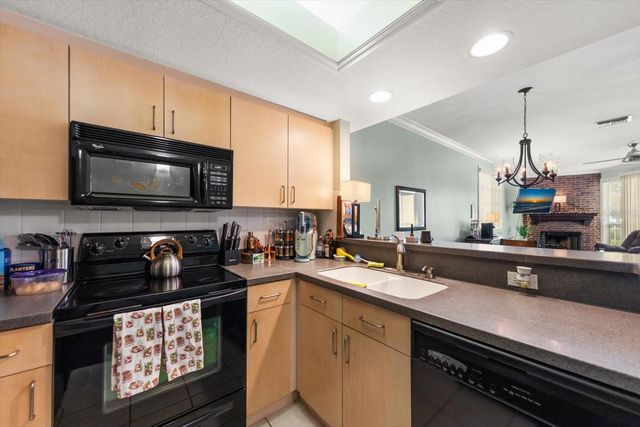 108 BRENT CIRCLE, Oldsmar, FL 34677