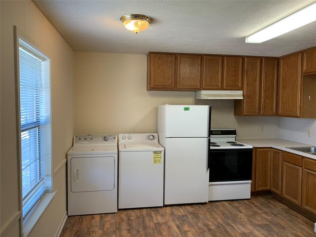 4100 College Main Street B, Bryan, TX 77801