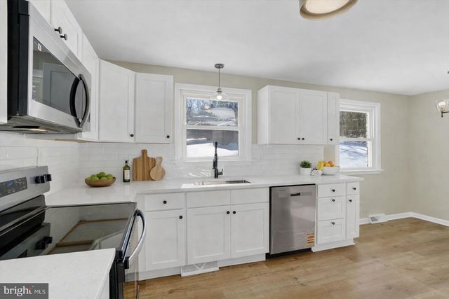 765 MARKET ST, Mount Wolf, PA 17347