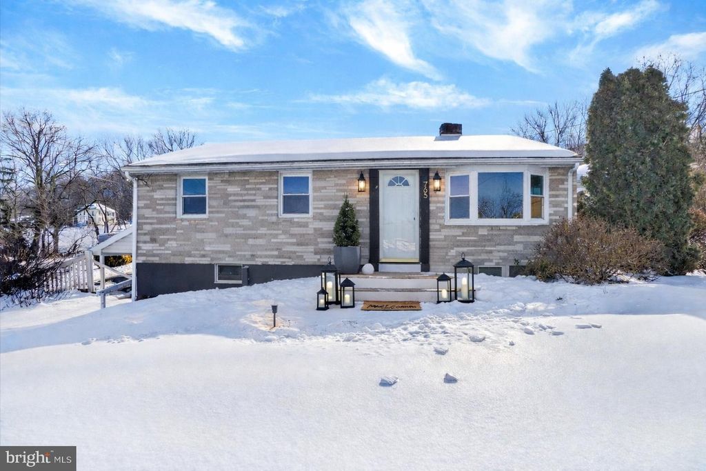 765 MARKET ST, Mount Wolf, PA 17347