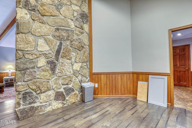 707 West Hlls Drive, Rogersville, TN 37857