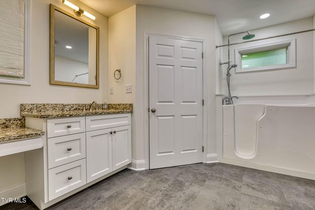 707 West Hlls Drive, Rogersville, TN 37857