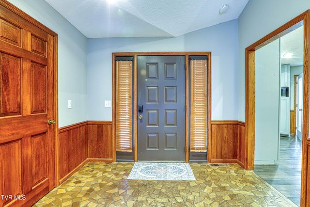 707 West Hlls Drive, Rogersville, TN 37857