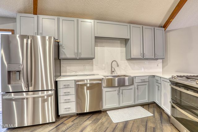 707 West Hlls Drive, Rogersville, TN 37857