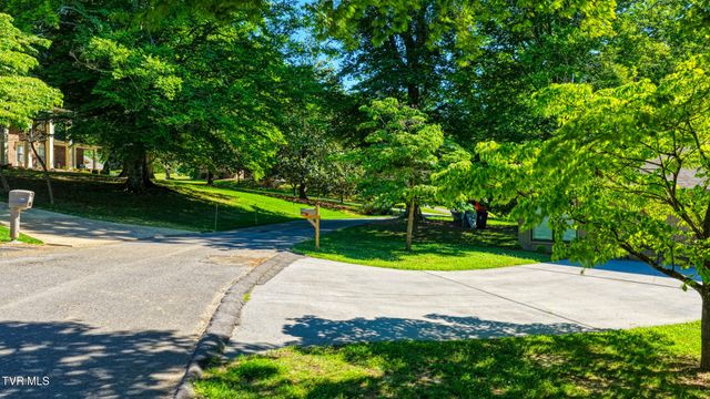 707 West Hlls Drive, Rogersville, TN 37857