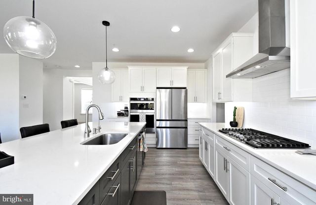 206 GROVE VALLEY CT, Chalfont, PA 18914