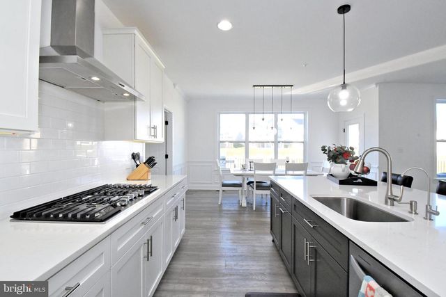 206 GROVE VALLEY CT, Chalfont, PA 18914