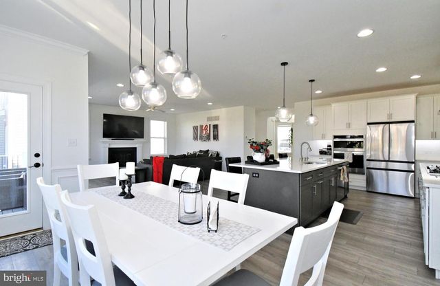 206 GROVE VALLEY CT, Chalfont, PA 18914