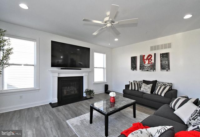 206 GROVE VALLEY CT, Chalfont, PA 18914