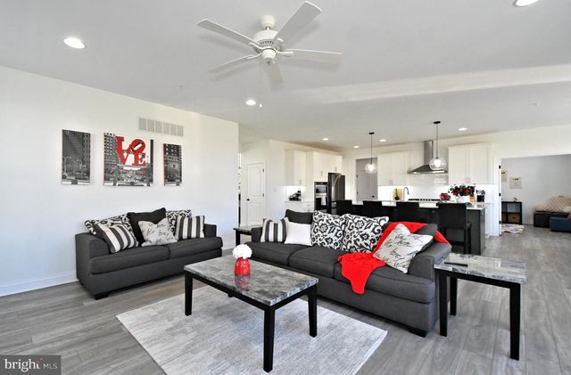 206 GROVE VALLEY CT, Chalfont, PA 18914