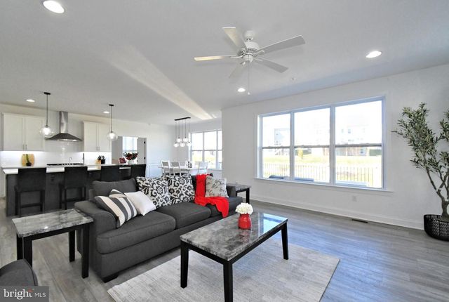 206 GROVE VALLEY CT, Chalfont, PA 18914