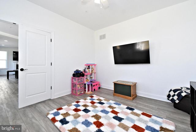 206 GROVE VALLEY CT, Chalfont, PA 18914