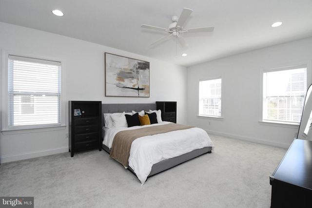 206 GROVE VALLEY CT, Chalfont, PA 18914