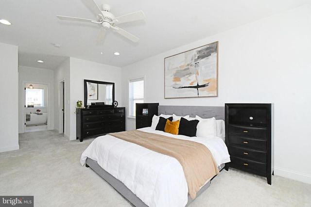 206 GROVE VALLEY CT, Chalfont, PA 18914